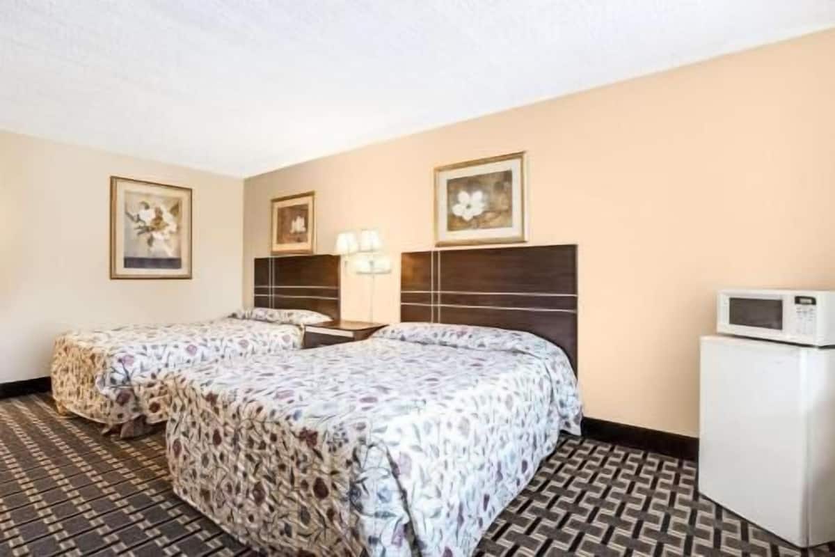 In-room safe, desk, rollaway beds, free WiFi