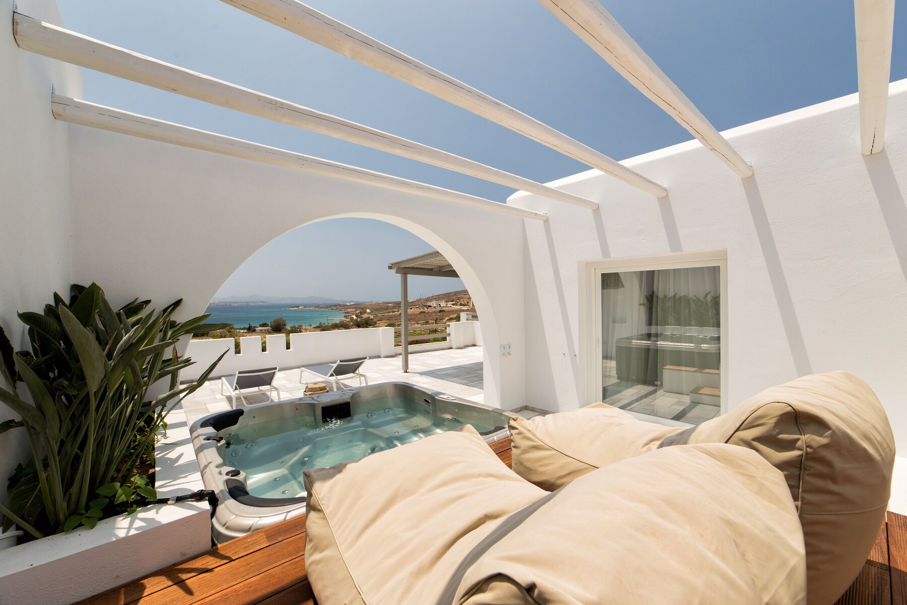 Executive Suite Outdoor Hot Tub Sea View | Ropa de cama de alta calidad y minibar