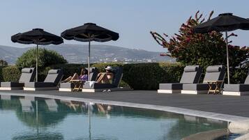 Seasonal outdoor pool, pool umbrellas, sun loungers