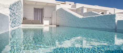 Seasonal outdoor pool, pool umbrellas, sun loungers