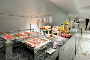 Daily buffet breakfast (EUR 13 per person)