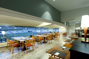 Café da manhã e jantar