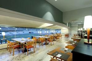 Café da manhã e jantar
