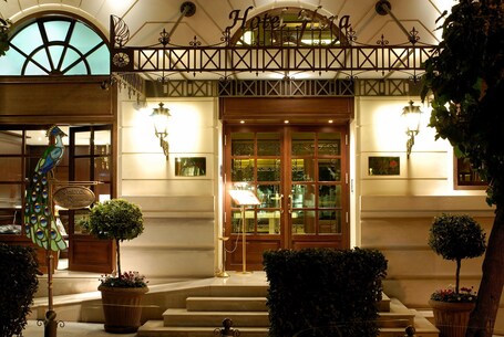 Hera Hotel - Image 2