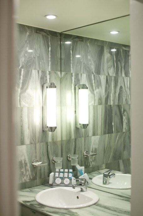 Hera Hotel - Image 43