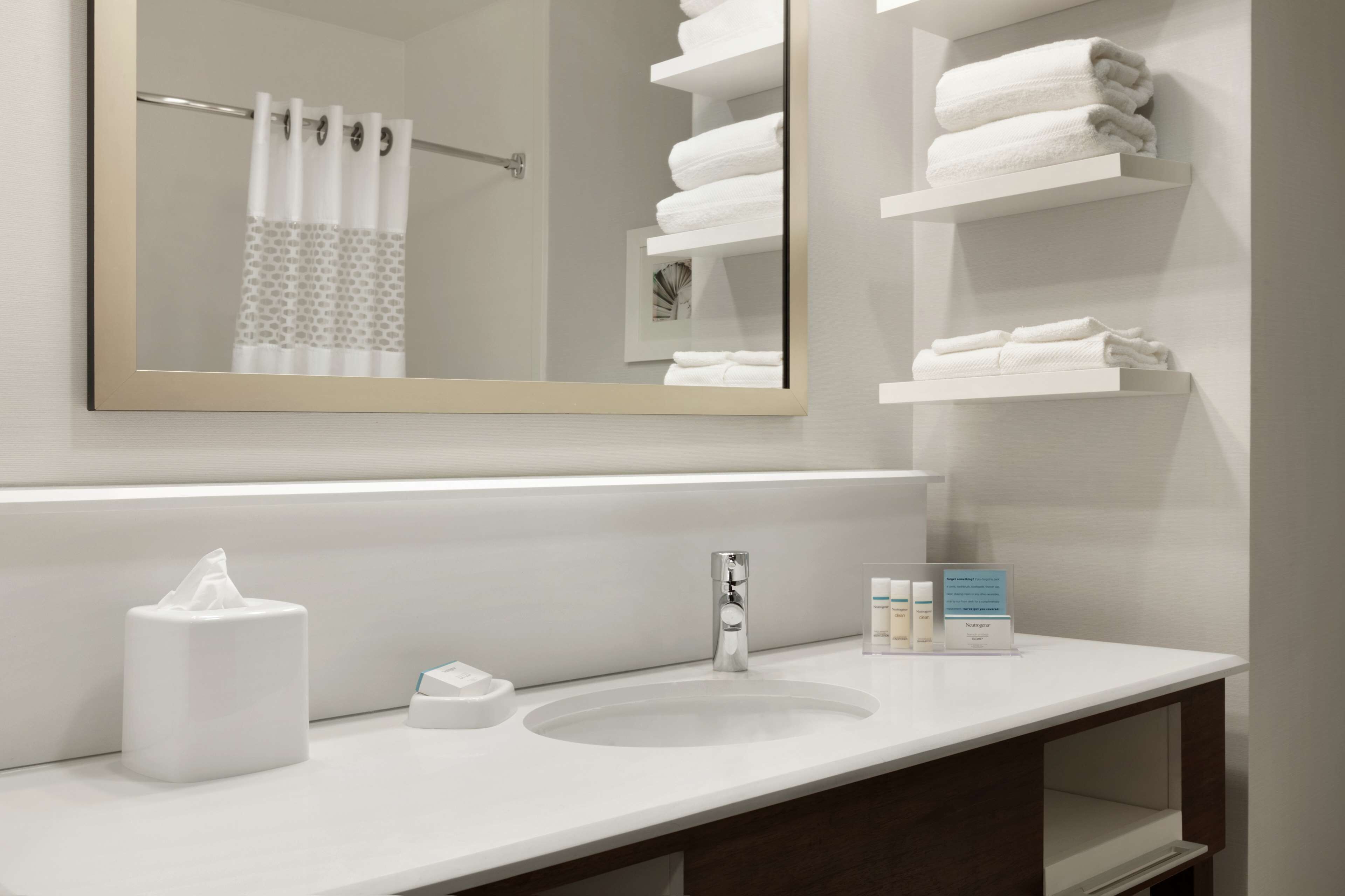 combined shower/bathtub, designer toiletries, hair dryer, towels