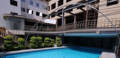 Outdoor pool. Hotel Amar