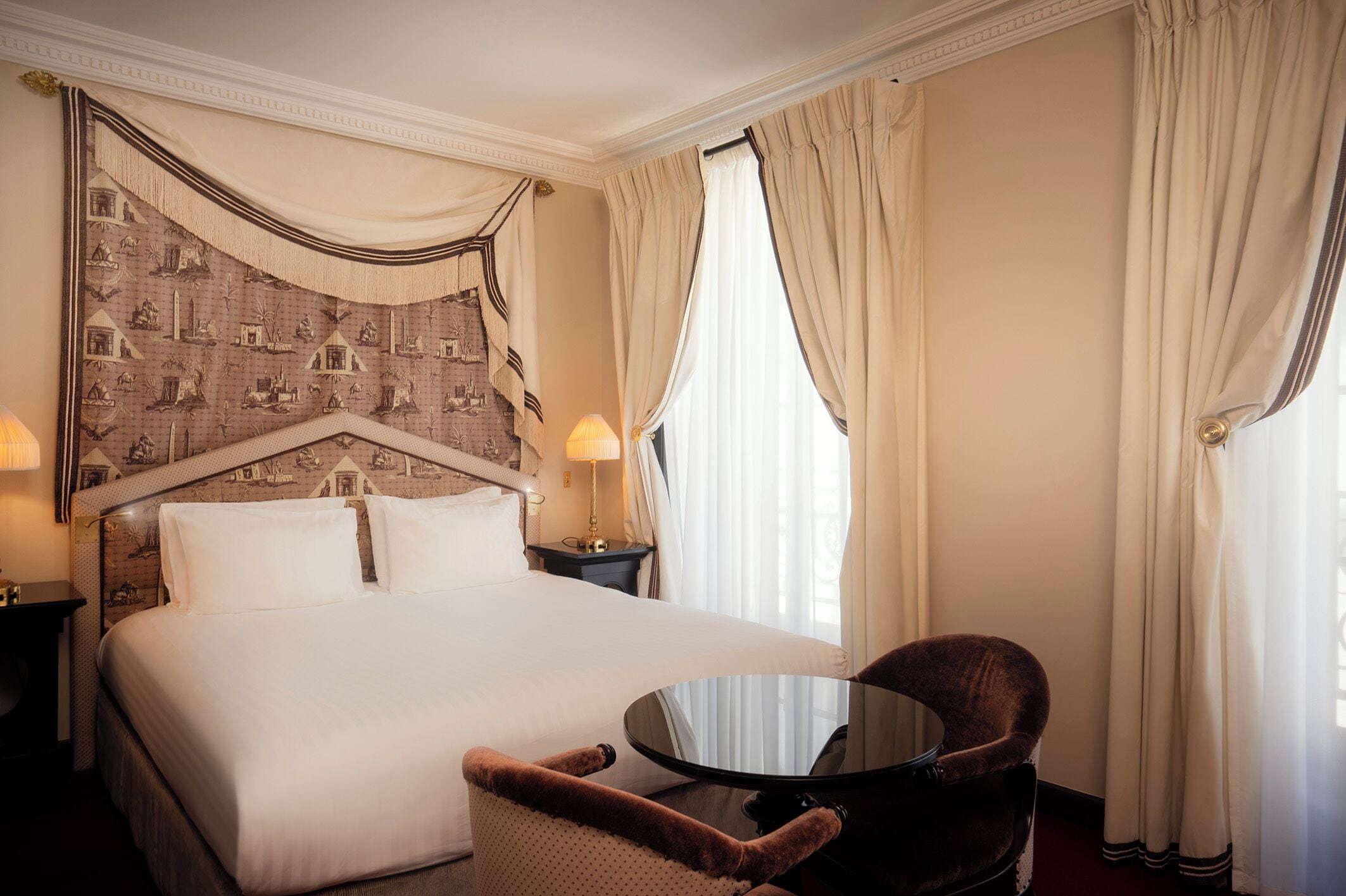 deluxe room, 1 king bed, bathtub | egyptian cotton sheets, premium bedding, pillow-top beds, minibar