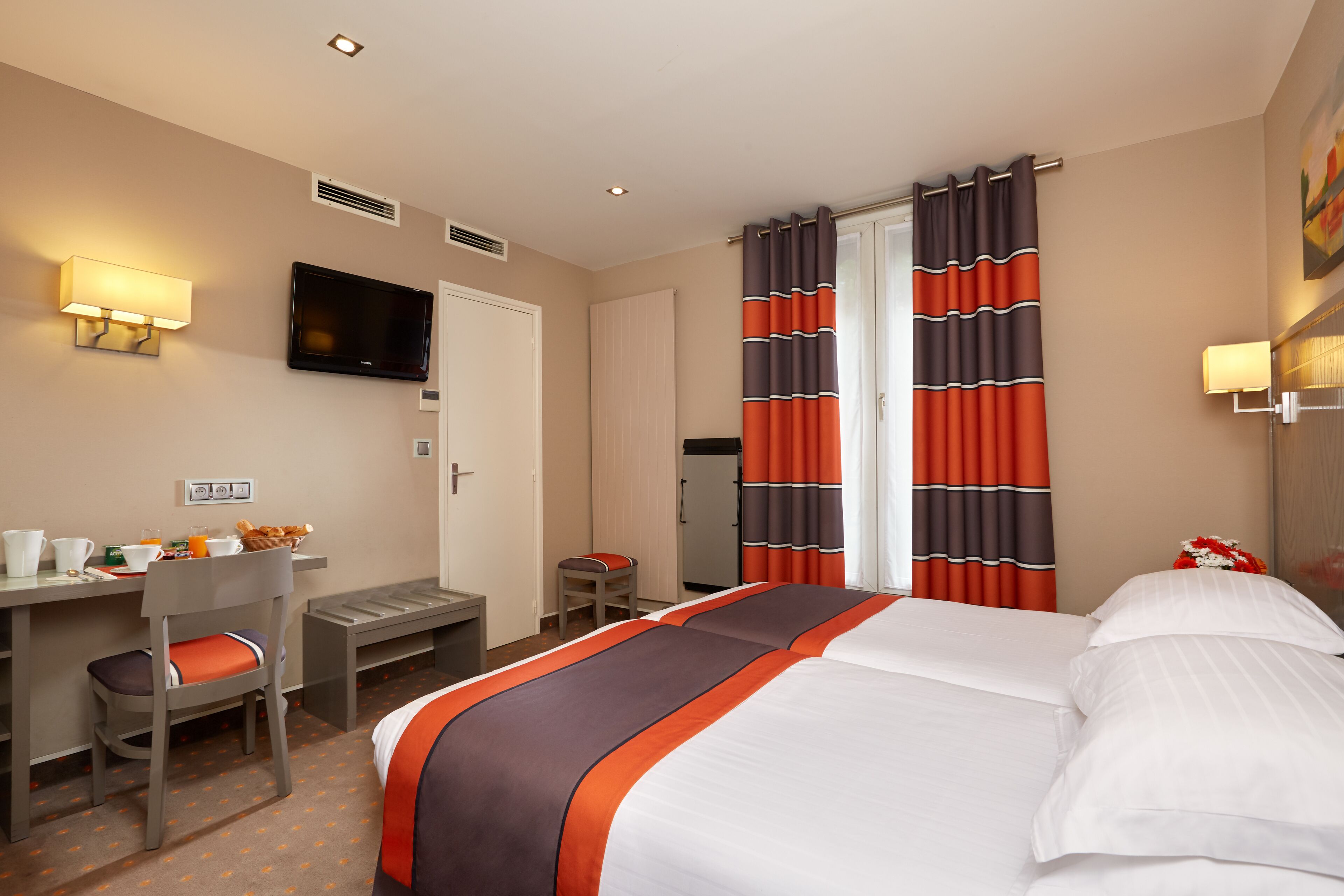 hypo-allergenic bedding, in-room safe, desk, blackout curtains