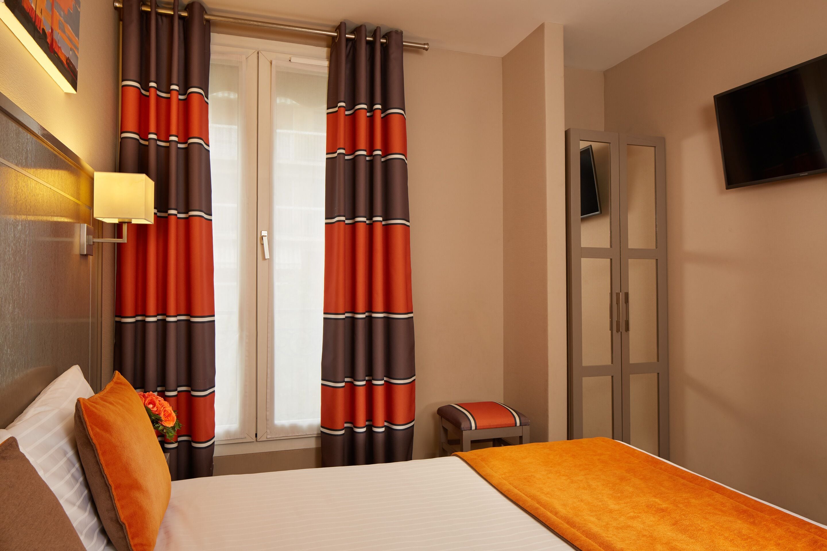 double room | hypo-allergenic bedding, in-room safe, desk, blackout curtains