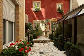 Courtyard - Hôtel Beaugrenelle Saint Charles (Paris)