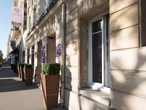 Exterior - Makom Pereire (Paris)