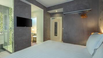 Deluxe Room | Premium bedding, desk, laptop workspace, soundproofing