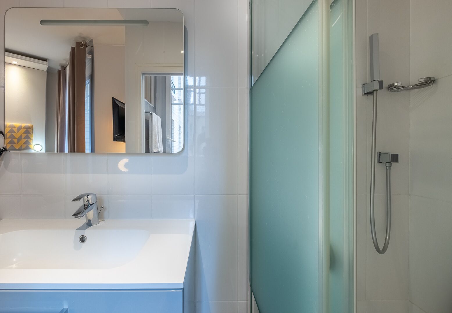 comfort room | bathroom | free toiletries, hair dryer, towels