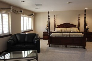 مكتب ومكواة/لوح كي وواي فاي مجانًا