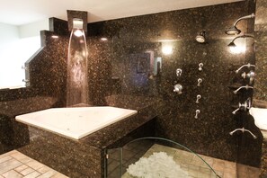 Free toiletries, hair dryer, towels - The Greenwell Inn (Price)