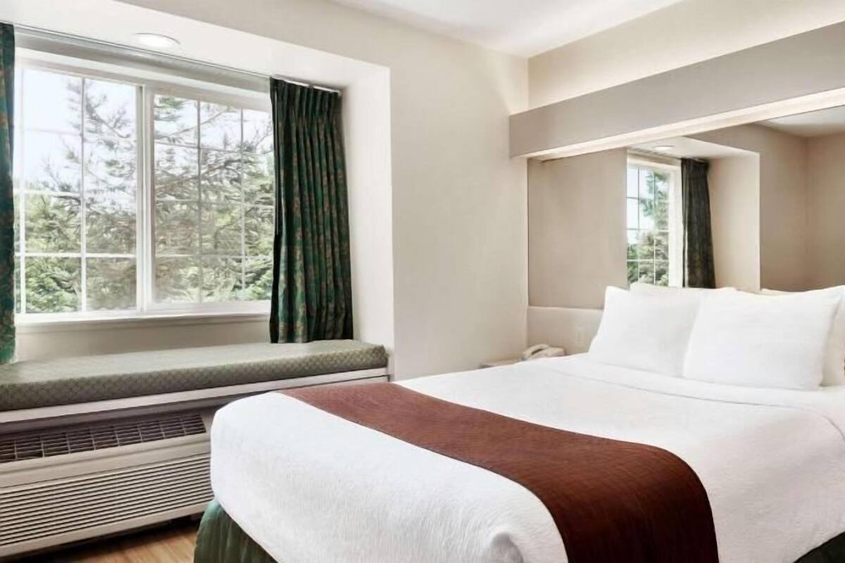 Desk, free WiFi, bed sheets, alarm clocks