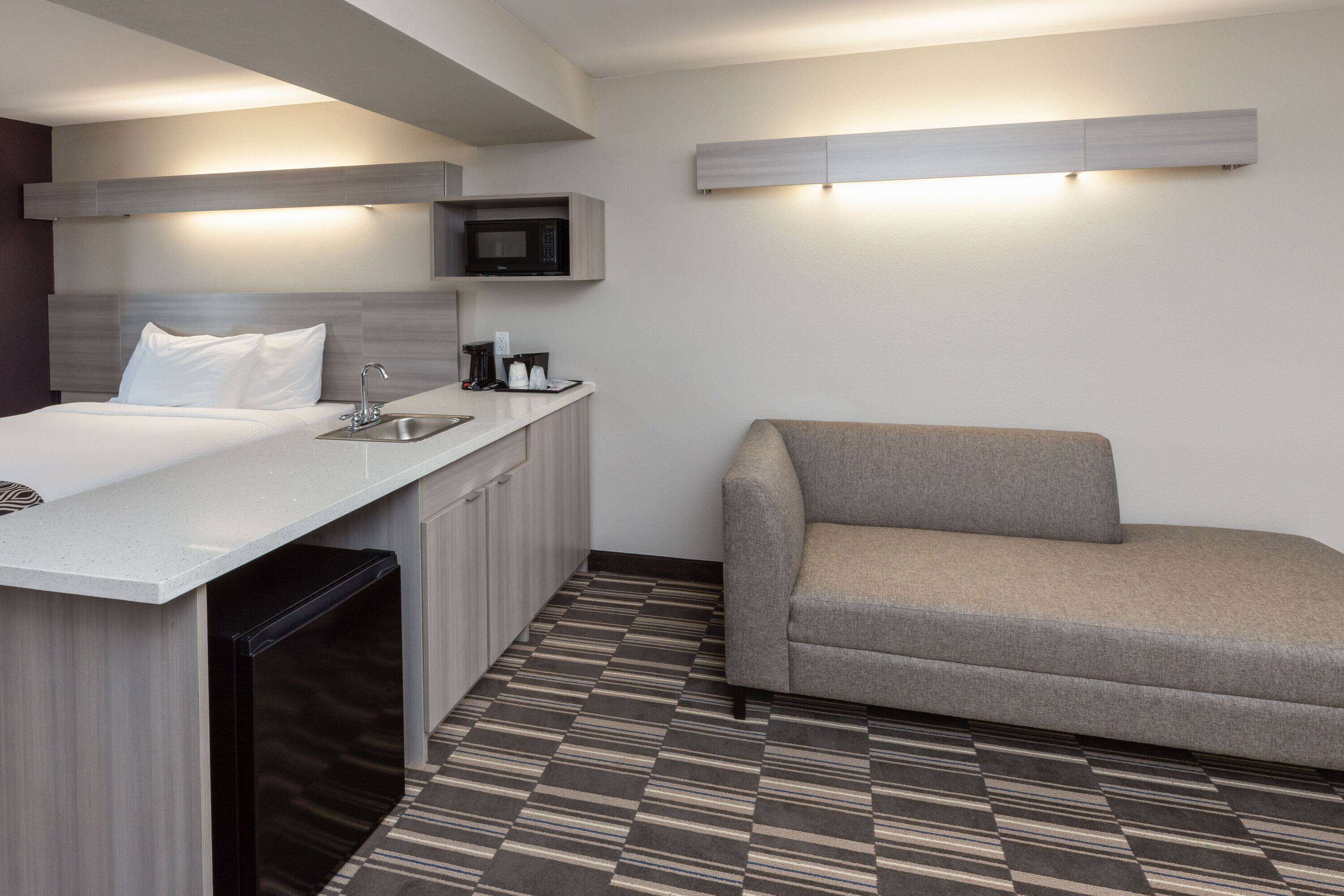 Studio Suite, 1 giường cỡ queen, không hút thuốc | Bàn, bàn ủi/dụng cụ ủi quần áo, nôi (giường cho trẻ sơ sinh) miễn phí 