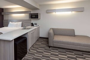 Suite estudio, 1 cama de matrimonio, no fumadores | Escritorio, tabla de planchar con plancha, cunas gratuitas y wifi gratis