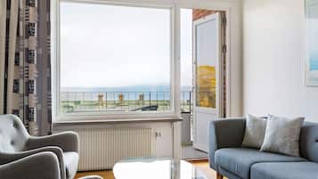 Executive-Suite, 2 Einzelbetten, Balkon, Meerblick | Individuell dekoriert, individuell eingerichtet, Schreibtisch