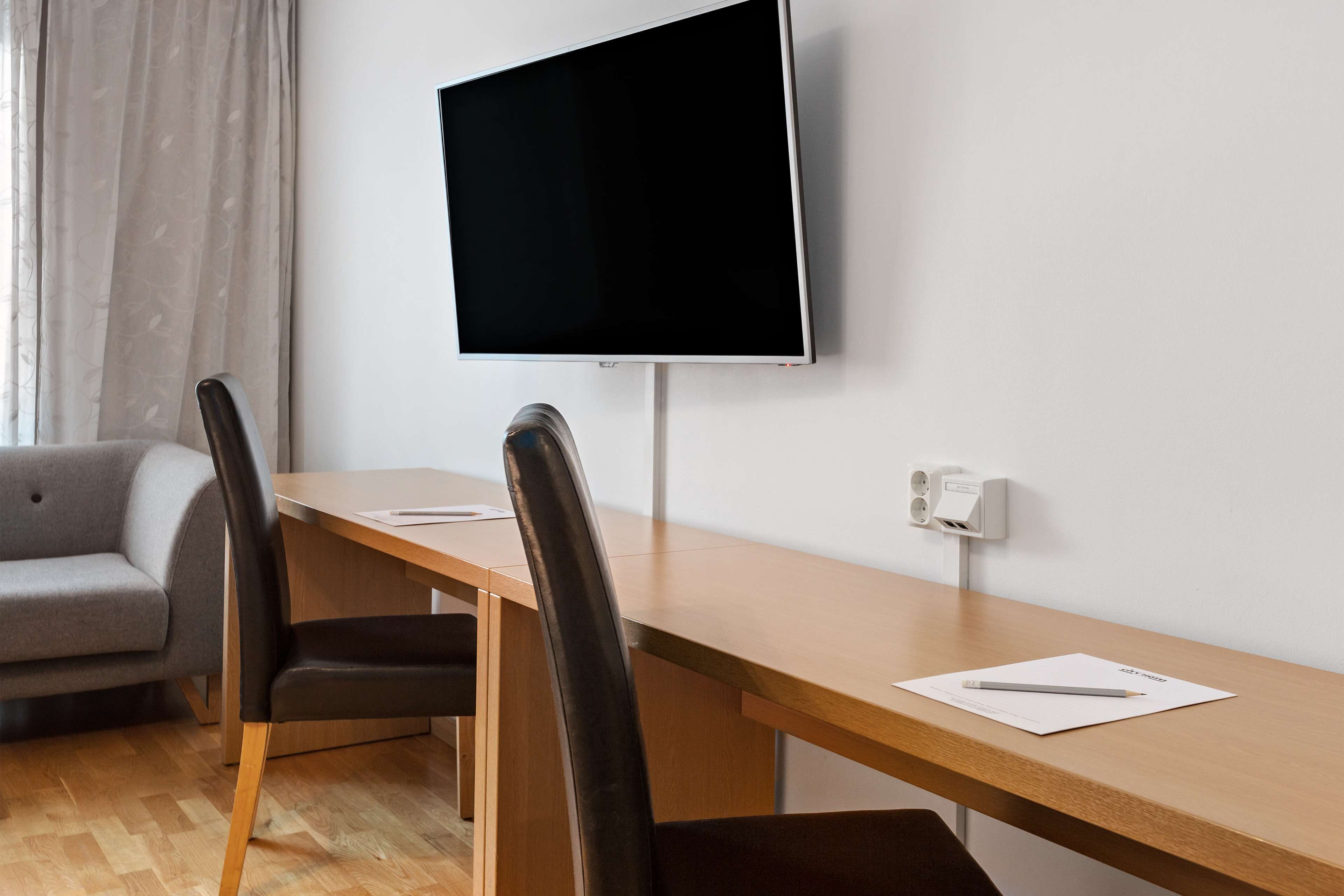individually decorated, individually furnished, desk, laptop workspace