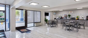 Super 8 by Wyndham Nashville West