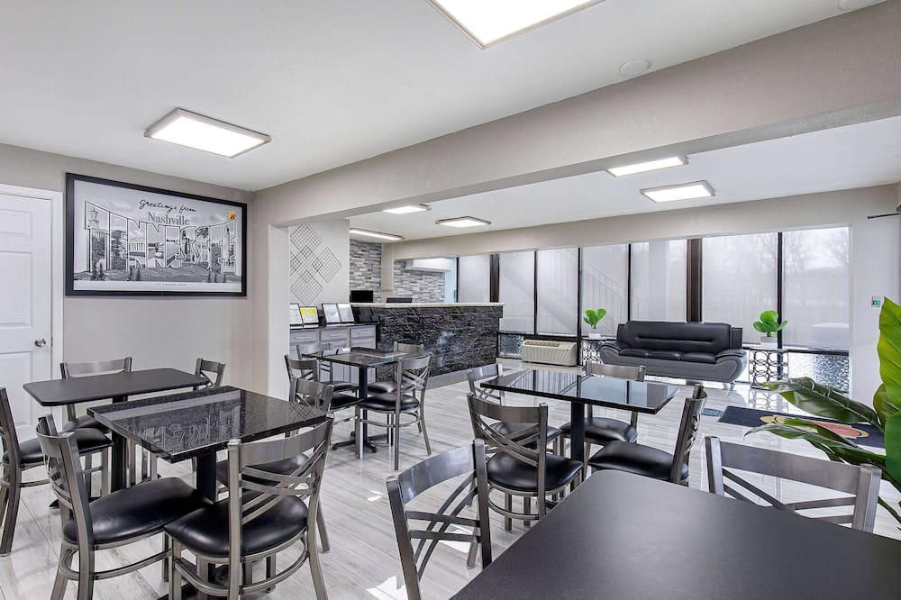 Super 8 by Wyndham Nashville West