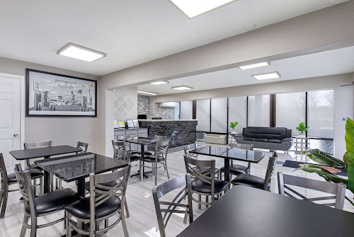 Super 8 by Wyndham Nashville West