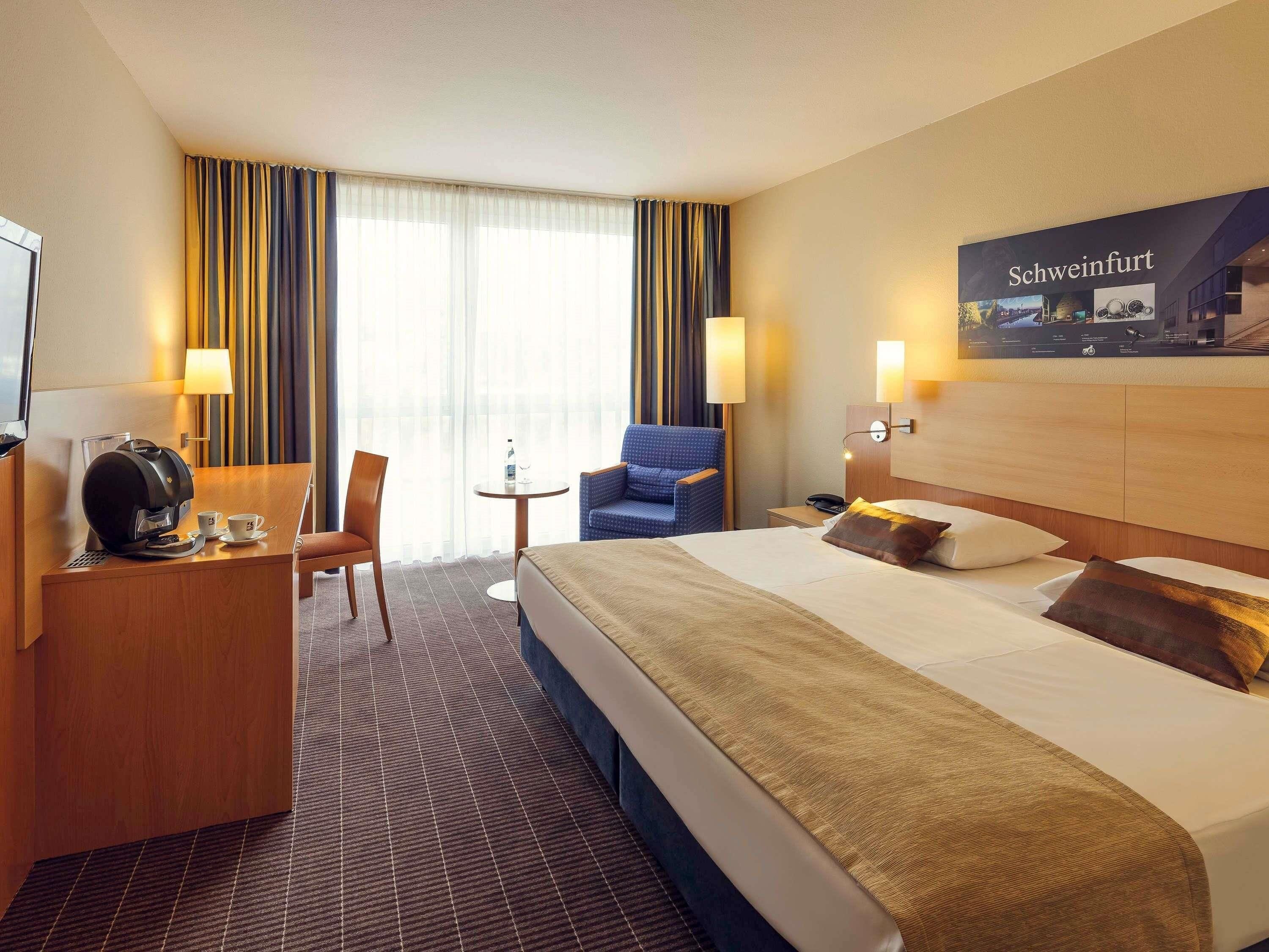 高級客房, 1 張特大雙人床, 河景 | 低過敏寢具、書桌、筆電工作空間、遮光布/窗簾