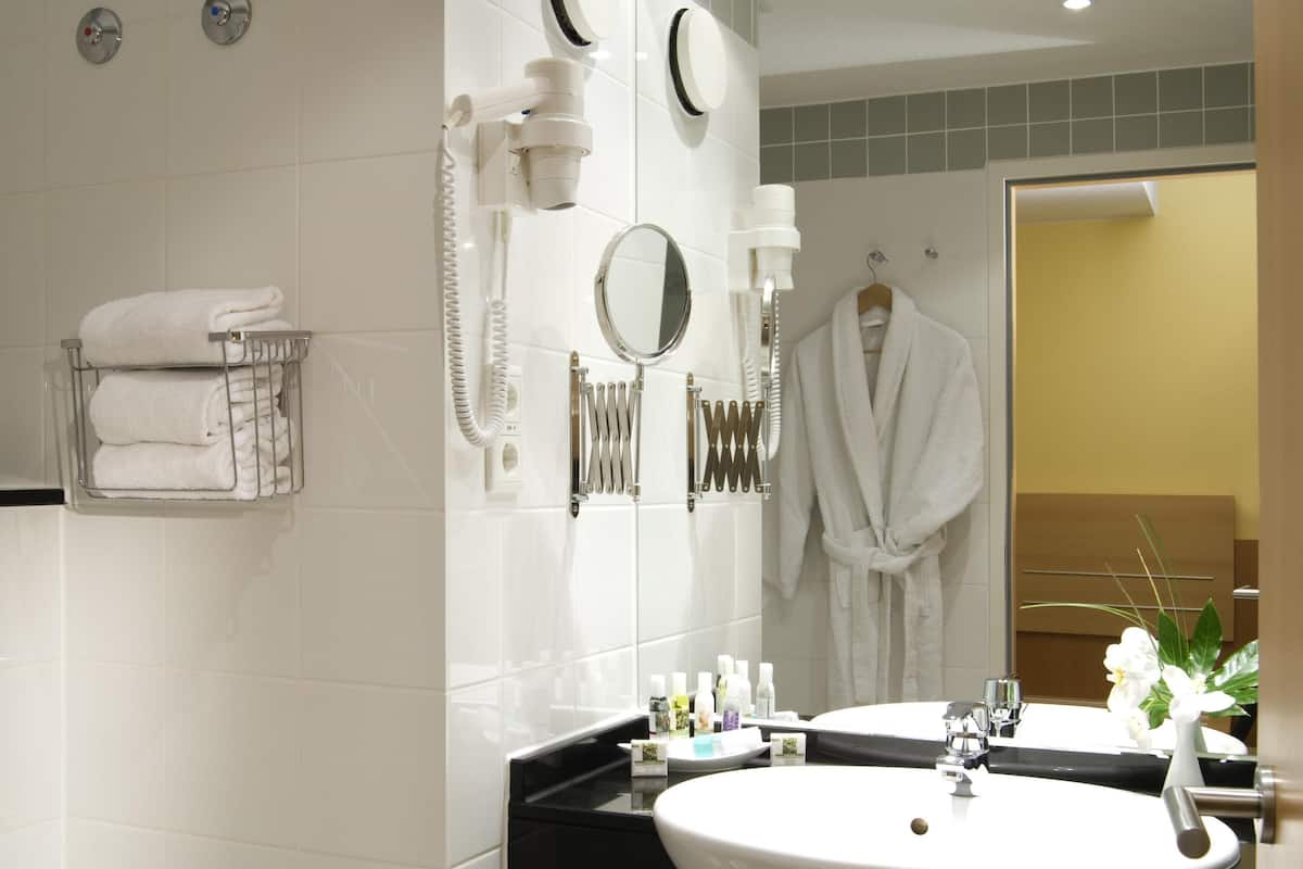 Banheira de imersão, produtos de toalete biodegradáveis