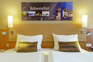 Superior Room, 1 King Bed | Hypo-allergenic bedding, desk, laptop workspace, blackout drapes