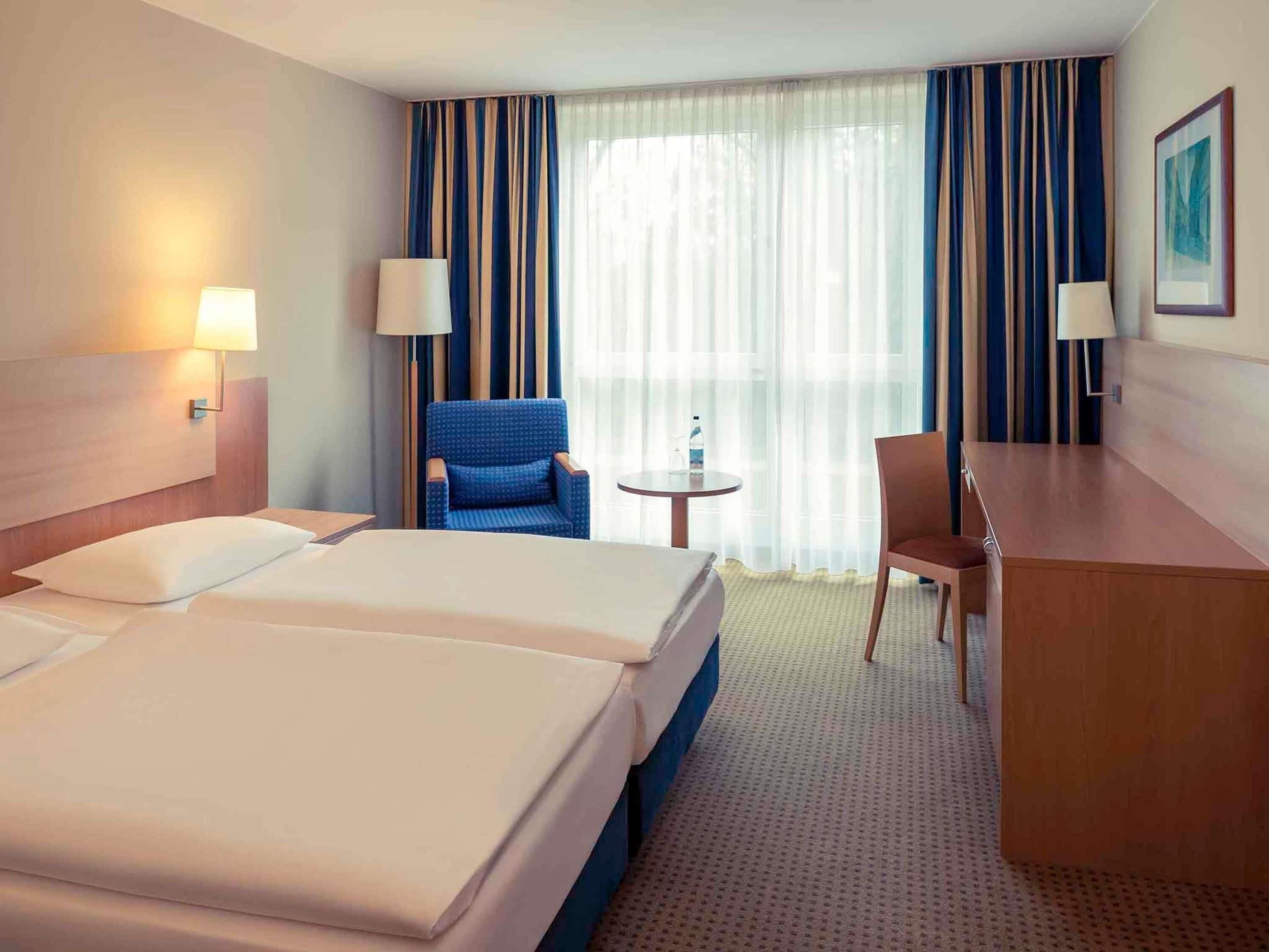 低過敏寢具、書桌、筆電工作空間、遮光布/窗簾