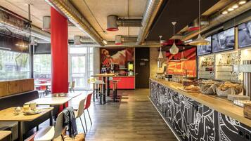 Tägliches Frühstücksbuffet gegen Gebühr