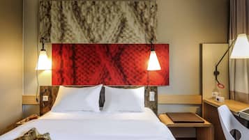 Room, 1 Double Bed | Desk, blackout drapes, soundproofing, iron/ironing board