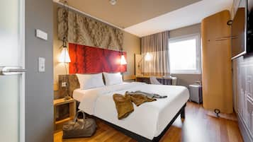 Room, 1 Double Bed | Desk, blackout drapes, soundproofing, iron/ironing board