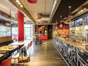 Frokostbuffé hver dag (EUR 18 per person)