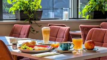 Frokost, lunsj og middag serveres, internasjonale retter