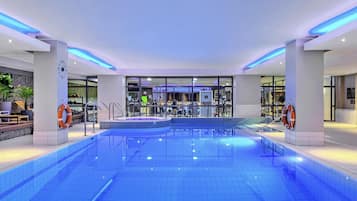 Una piscina techada