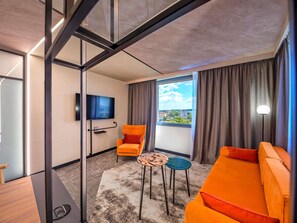Hypo-allergenic bedding, minibar, in-room safe, desk