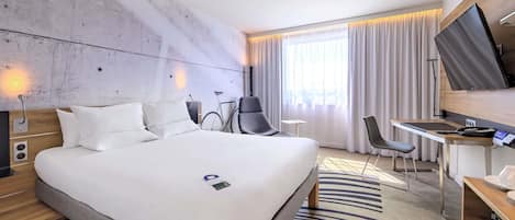 Ropa de cama hipoalergénica, minibar, caja fuerte y escritorio