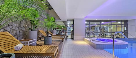 Piscine intérieure