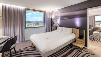 1 bedroom, hypo-allergenic bedding, minibar, in-room safe