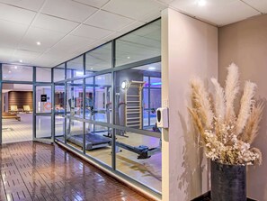 Un sauna, tratamientos corporales, masajes con piedras calientes