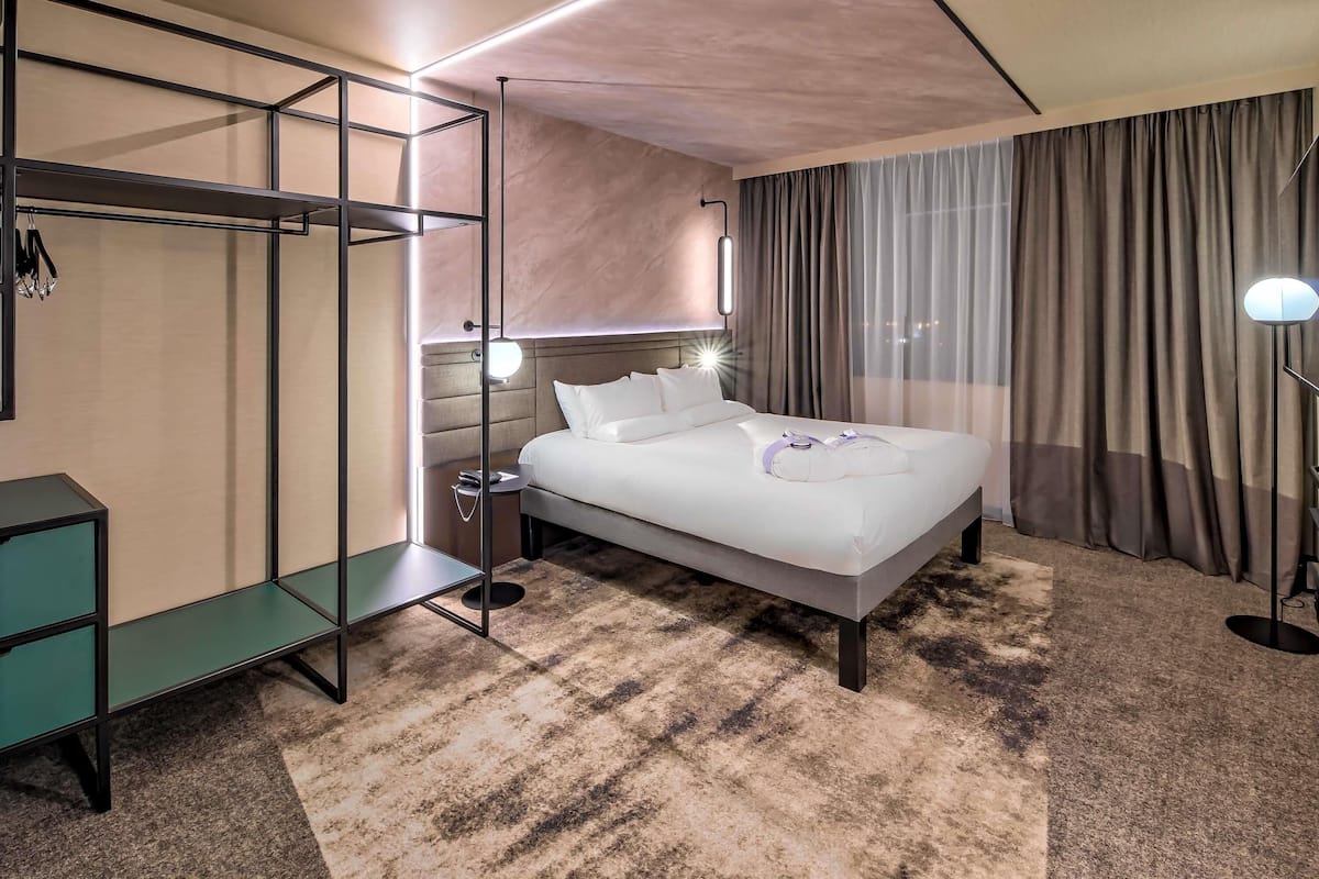 Suite, 1 letto matrimoniale | 1 camera, biancheria da letto ipoallergenica, minibar