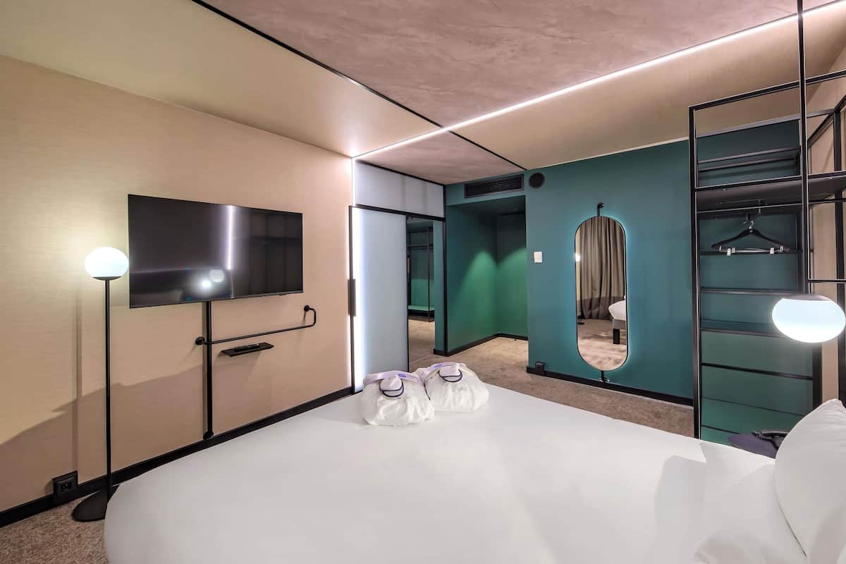 Suite, 1 lit double | 1 chambre, literie hypoallergénique, minibar