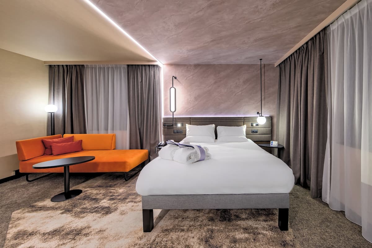 Suite Junior, 1 letto matrimoniale con divano letto, angolo cottura | 1 camera, biancheria da letto ipoallergenica, minibar