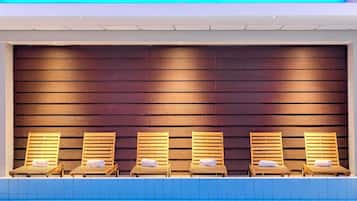 Una piscina cubierta