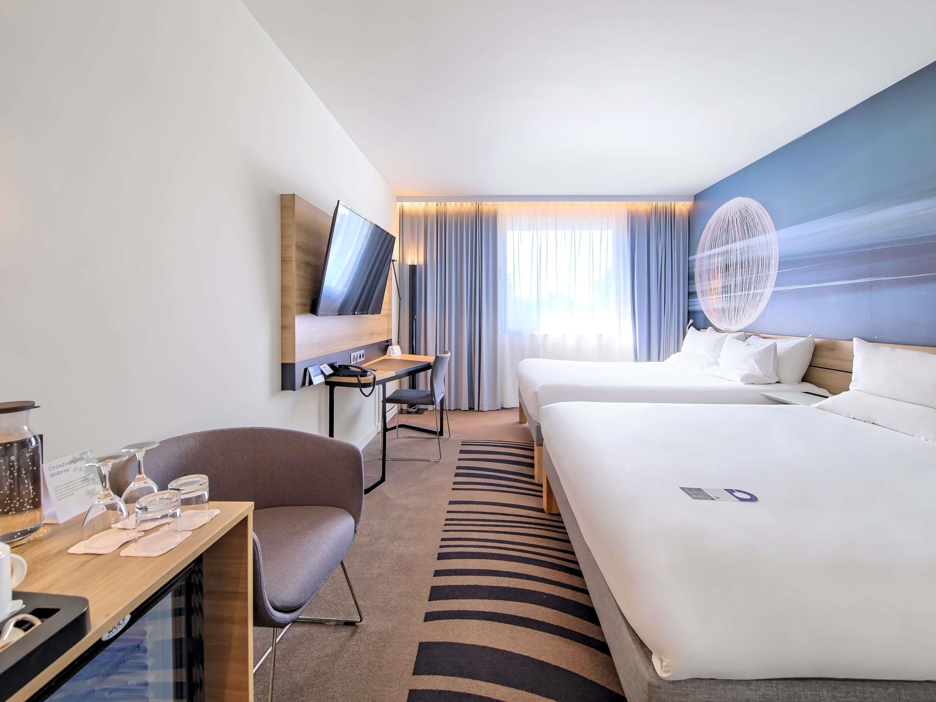 Standard Room, 2 Twin Beds | Hypo-allergenic bedding, minibar, in-room safe, desk