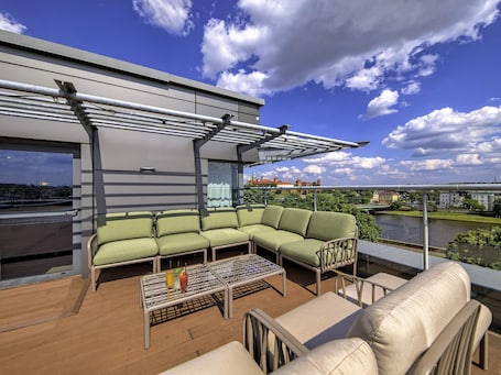 套房, 1 张双人床和 1 张沙发床, 露台 | 防过敏的被褥、迷你吧、客房内保险箱、办公桌