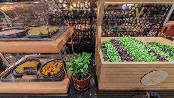 Buffet breakfast on weekends (PLN 80 per person)